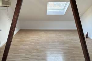 Attraktive 4-Zimmer-Dachgeschosswohnung mit Einbauküche in Stuttgart Steinhaldenfeld