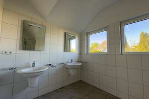 Moderne Premium-Wohnung  im Einfamilienhaus mit Einbauküche und Balkon in Bielefeld-Quelle. Ca.140qm – Albertstraße 7D, 33649 Brackwede, Bielefeld – Vorschaubild 9
