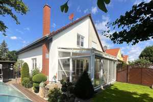 Ihr Rückzugsort zum Wohlfühlen: Gepflegte Doppelhaushälfte mit Garage, Gartenidylle & Pool – Wolfsgartenstraße 6d, 6847 Dessau-Roßlau – Vorschaubild 1