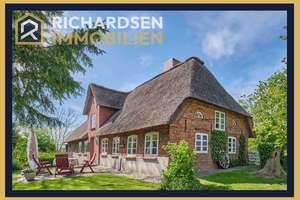 Reetdachhaus mit viel Charme auf einem idyllisch und ruhig gelegenen Grundstück – Die vollständige Adresse der Immobilie erhältst du vom Anbieter., 25924 Klanxbüll – Vorschaubild 1
