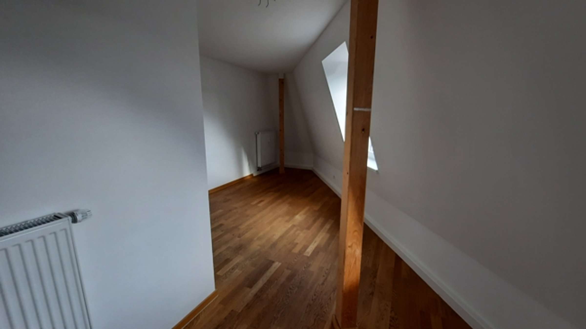 Geräumige 2-Dachgeschoss-Zimmer-Wohnung mit Balkon in Erfurt/Löbervorstadt