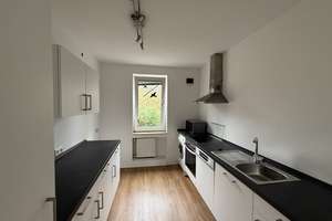 Großzügige 3,5 Zimmer-Wohnung mit Balkon in Düsseldorf-Rath