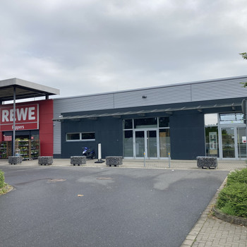 Attraktive Mietfläche für Dienstleistungsgewerbe neben REWE Supermarkt in Grevenbroich-Kapellen