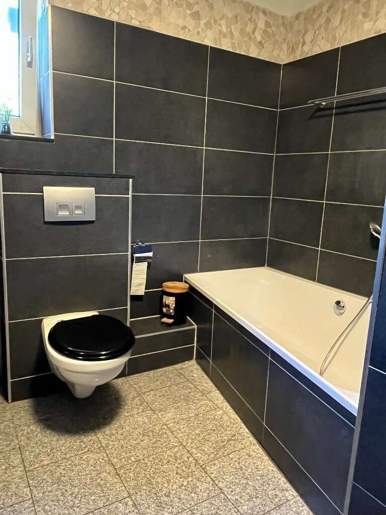 Immobilie in Auetal - Willkommen im neuen Zuhause!
Einfamilienhaus (mit ELW), ideal auch für Mehrgenerationenfamilien ode - Bild 1