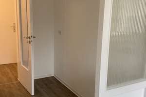 Wohnen mit Weitblick: renovierte 2-Zimmer-Wohnung mit Balkon! – Kennedystr. 16, 82178 Puchheim – Vorschaubild 5