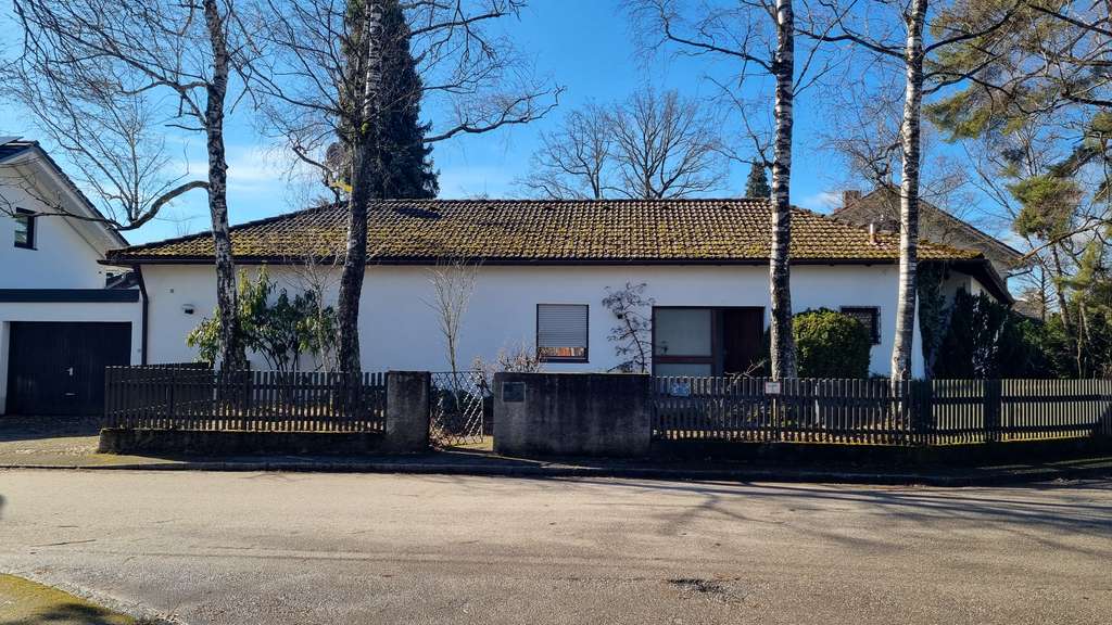 Immobilie in Ottobrunn - Im Dichterviertel Ottbrunn, offenes Bieterverfahren mit Bungalow Bj. ca. 1969 - Bild 0