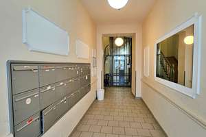 Top Lage - sehr schöne helle 2 Zimmer Wohnung mit Balkon – 10247 Friedrichshain, Berlin – Vorschaubild 3