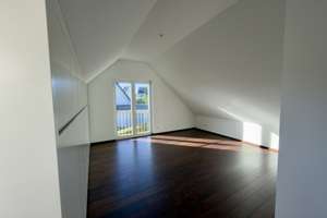 Moderne Premium-Wohnung  im Einfamilienhaus mit Einbauküche und Balkon in Bielefeld-Quelle. Ca.140qm – Albertstraße 7D, 33649 Brackwede, Bielefeld – Vorschaubild 7