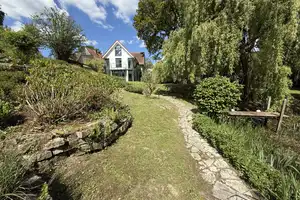 Exklusives Einfamilienhaus mit großem Garten, Teich & hochwertiger Ausstattung in Bielefeld – Bielefeld – Vorschaubild 11