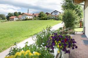 PANORAMABLICK NACH NORDEN AUF WIESEN WALD UND TAL – Die vollständige Adresse der Immobilie erhältst du vom Anbieter., 83737 Irschenberg – Vorschaubild 3