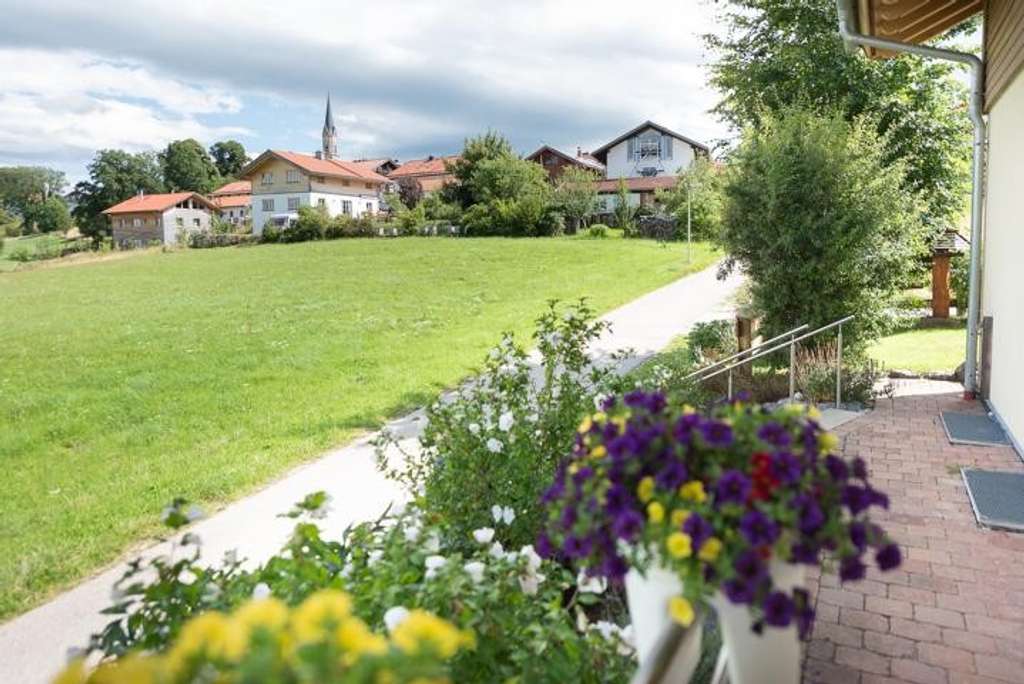 Immobilie in Irschenberg - PANORAMABLICK NACH NORDEN AUF WIESEN WALD UND TAL - Bild 2