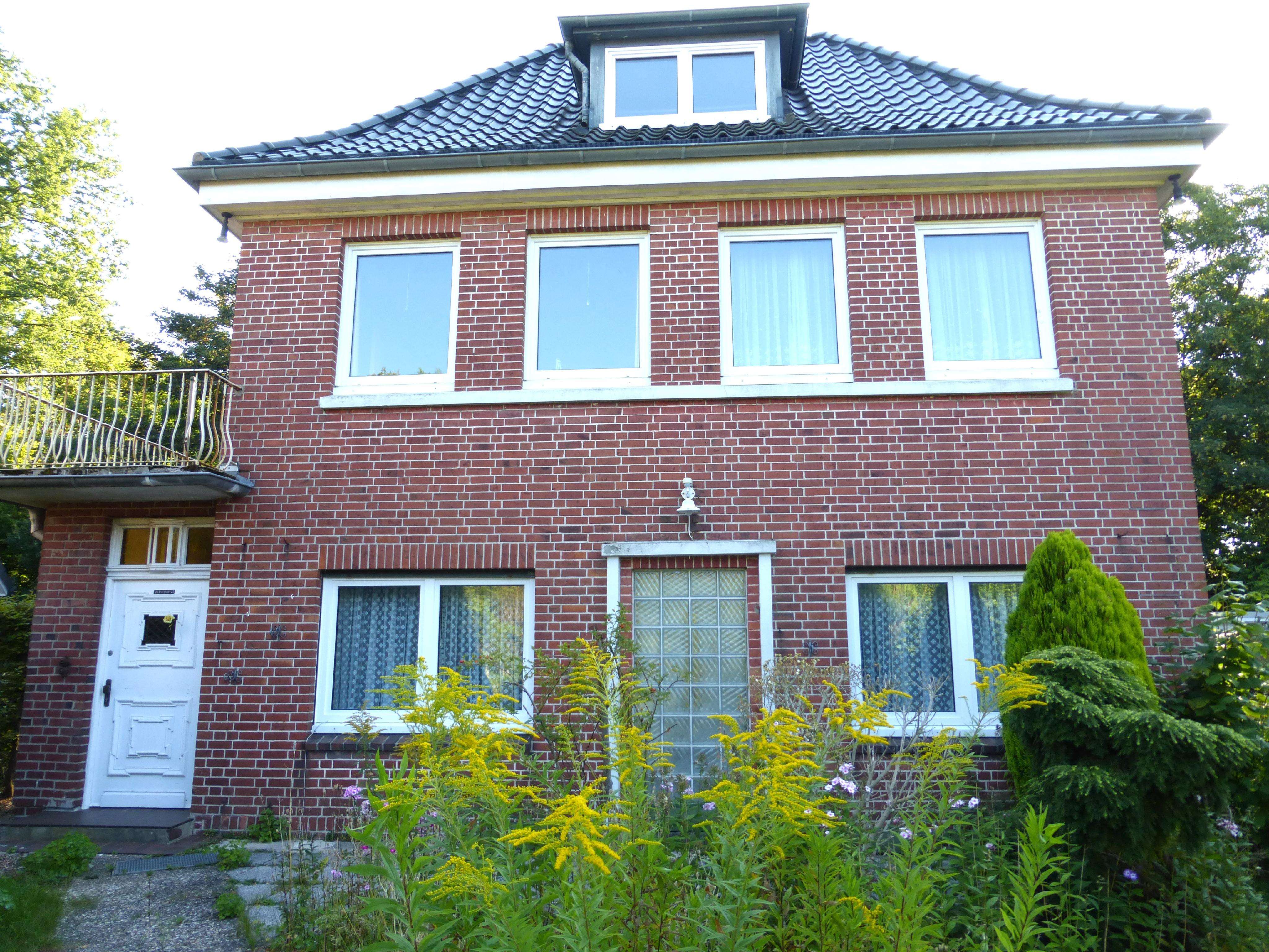 Kleine "Kaffeemühle" mit Modernisierungspotential auf großem Grundstück in Volksdorf. MFH-Bauplat..., Hamburg – Bild 2