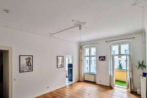 Provisions- und Bezugsfrei: Helle 2-Zimmer-Altbauwohnung mit Balkon im Friedrichshainer Nordkiez  – Die vollständige Adresse der Immobilie erhältst du vom Anbieter., 10249 Friedrichshain, Berlin – Vorschaubild 3