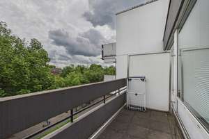 BIEBRICHER ALLEE - HELLES APARTMENT MIT BALKON, TAGESLICHTBAD UND KELLER – Die vollständige Adresse der Immobilie erhältst du vom Anbieter., 65187 Biebrich, Wiesbaden – Vorschaubild 8