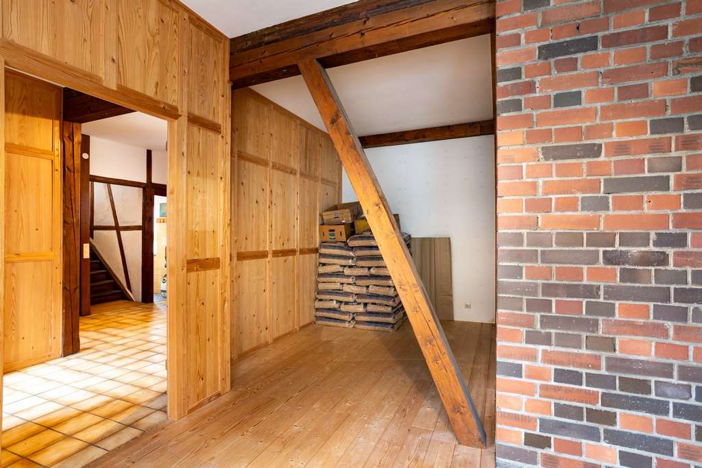 Immobilie in Bad Teinach-Zavelstein - Charmantes Einfamilien-Fachwerkhaus mit großer Werkstatt in Bad Teinach-Zavelstein - Bild 3