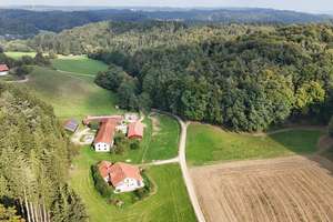 Einzigartiger Pferdehof in traumhafter Alleinlage – Naturparadies mit Wiesen, Wald und Pferdehaltung – Die vollständige Adresse der Immobilie erhältst du vom Anbieter., 84533 Marktl – Vorschaubild 1