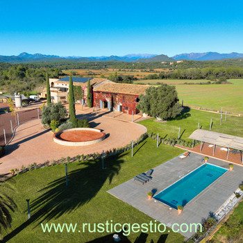 Rustikales Anwesen mit Landhotel in Llers (alt empordà)