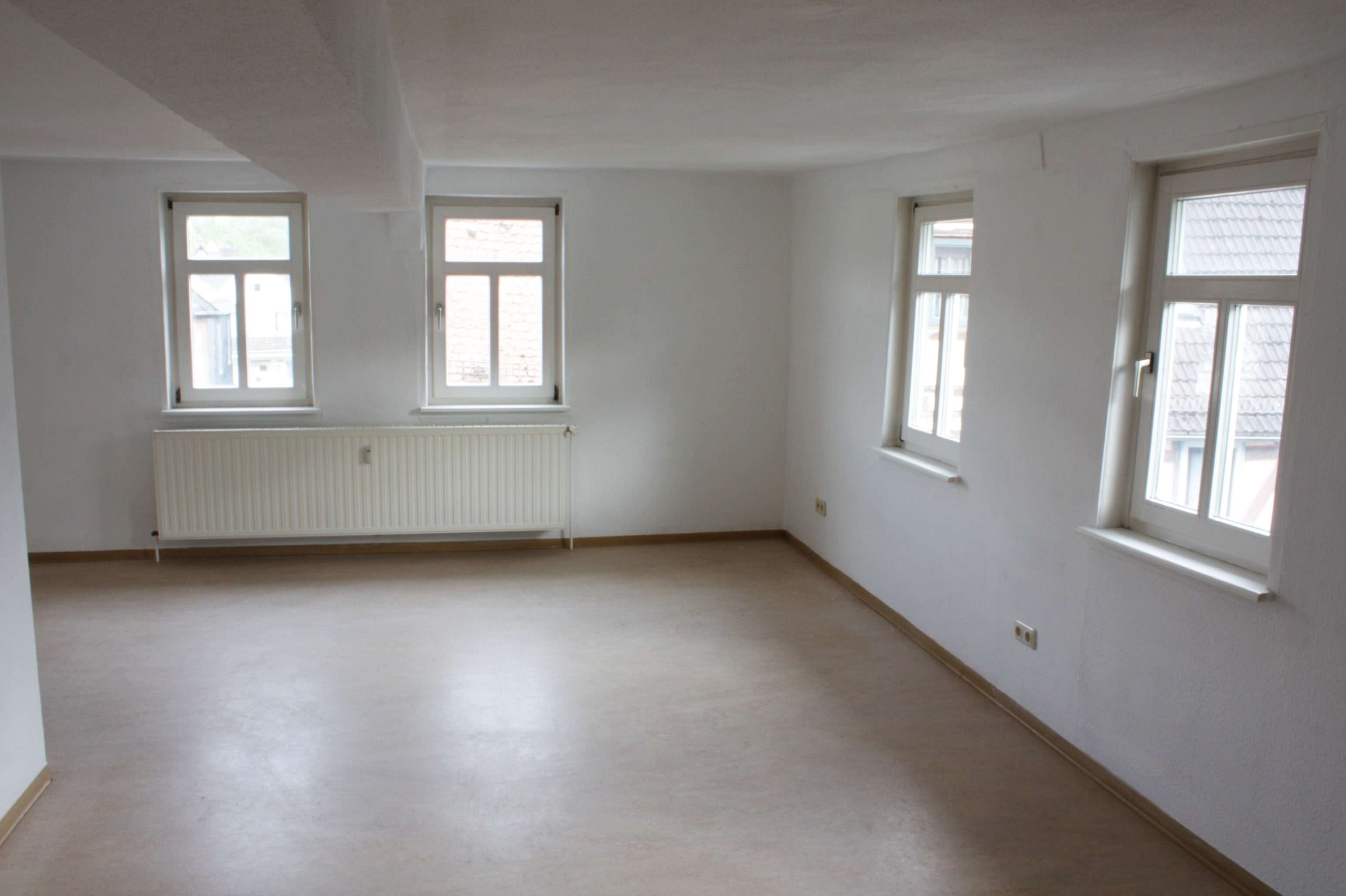 Immobilie in Schotten - Dreiseitig freistehend mit Vorgarten - MFH in Schotten - Bild 3