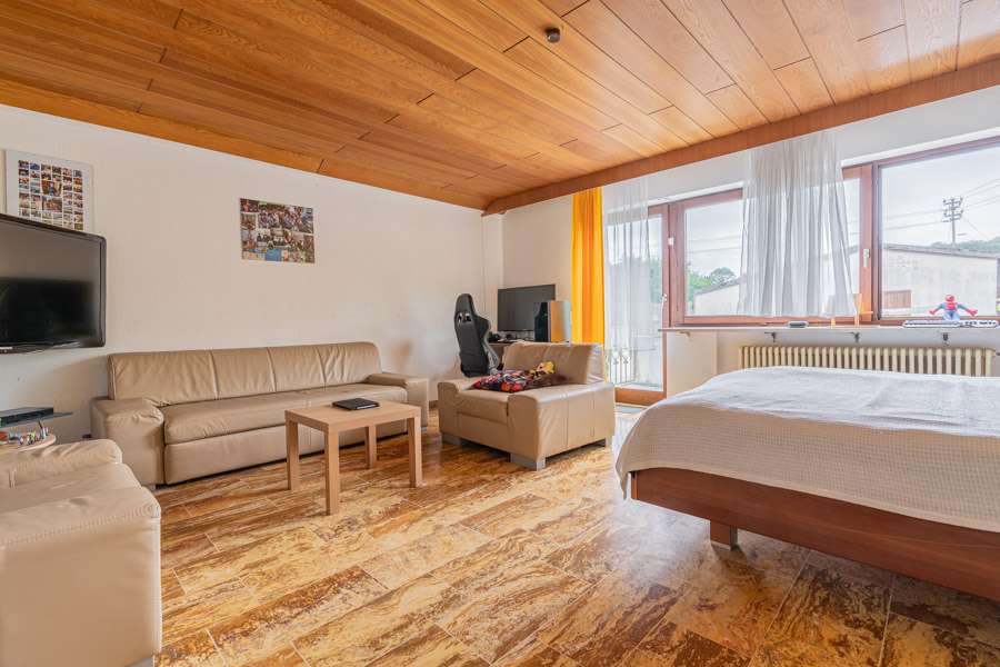 Immobilie in Pfaffenhofen - LIEGENSCHAFT - Besondere Architektenvilla mit ELW und Extras in Feldrandlage von Pfaffenhofen - Bild 8