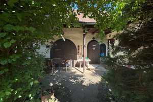 Charmante DHH mit großem Garten – ein Juwel im Dornröschenschlaf in bester Lage in Freiburg – Freiburg im Breisgau – Vorschaubild 1