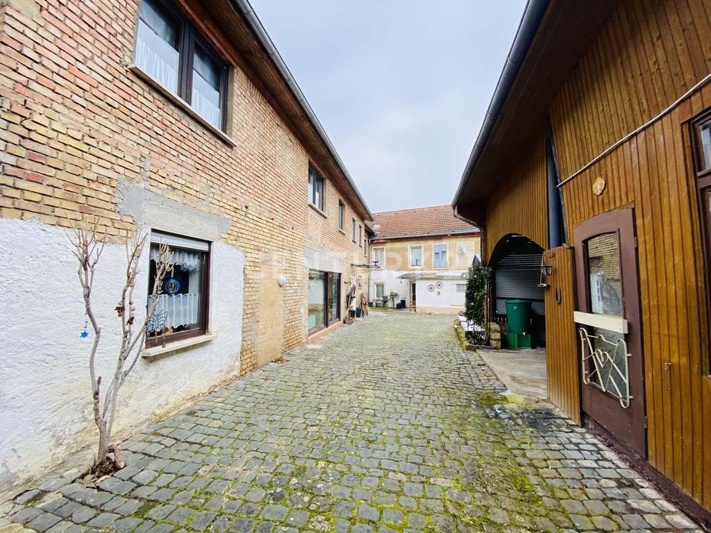 Immobilie in Wörrstadt - Raumwunder mit Hof-Idylle: Großzügiges Anwesen für Familie, Hobby & Gewerbe - Bild 4