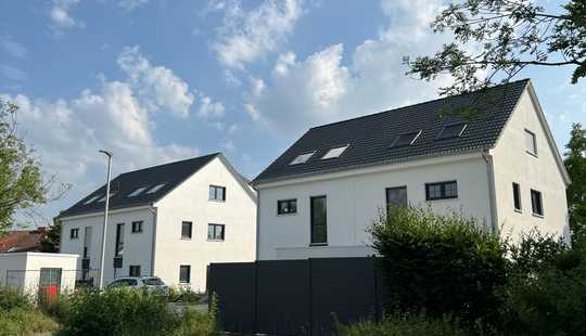 Bild von Doppelhaushälfte als Ausbauhaus - Gelegenheit für Handwerker & Selbermacher -