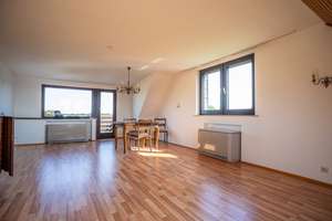 Großzügige Dachgeschosswohnung mit Balkon und Weitblick ins Grüne – Die vollständige Adresse der Immobilie erhältst du vom Anbieter., 52072 Richterich, Aachen – Vorschaubild 2