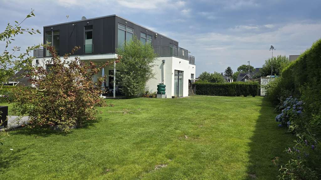 EXKLUSIVE KUBUS-VILLA MIT PHOTOTHERMIE- & FOTOVOLTAIKANLAGE UND VIELEN NUTZUNGSMÖGLICHKEITEN