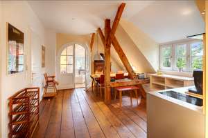 Möbliert: Maisonettewohnung in wunderschöner Jugendstilvilla