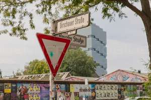 Gemütliche 2 Zimmer Balkon Wohnung im Herzen von Friedrichshain zu verkaufen! – Die vollständige Adresse der Immobilie erhältst du vom Anbieter., 10245 Friedrichshain, Berlin – Vorschaubild 3