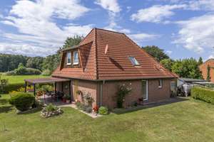 Einfamilienhaus in Dahlem mit Carport & Blick ins Grüne – Die vollständige Adresse der Immobilie erhältst du vom Anbieter., 21368 Dahlem – Vorschaubild 1