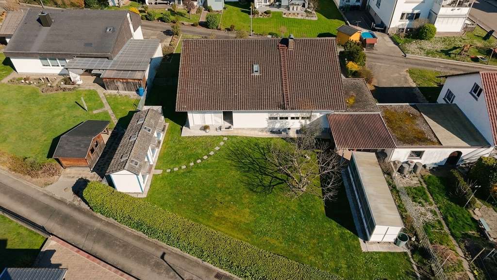 Immobilie in Schutterwald - Seltene Gelegenheit: Großes Haus auf 923 m² – ruhig gelegen, gepflegt & mit Zukunftspotenzial - Bild 3