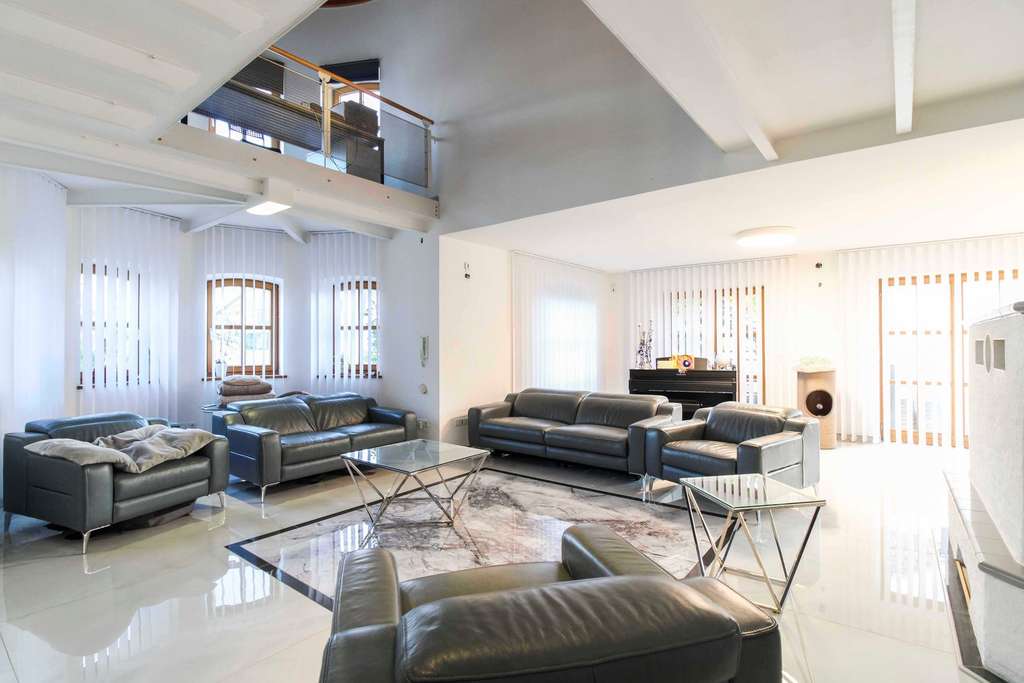 Immobilie in Affing - Exklusiv & ruhig: Hochwertige 8-Zi-Doppelhaushälfte mit bester Verkehrsanbindung - Bild 1