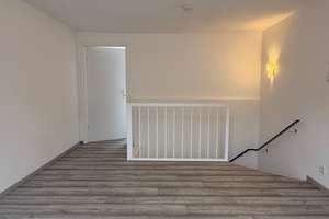 teilrenovierte schöne 2,5-Zimmer Maisonettewohnung in Wuppertal-Barmen mit Balkon – Ferdinand-Thun-Straße 7, 42289 Heckinghausen, Wuppertal – Vorschaubild 12