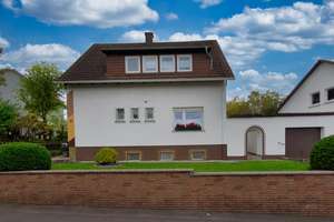 Geräumiges Ein- bis Zweifamilienhaus mit 8 Zimmern in Meisenheim – Carl-Hellermann-Straße 21, 55590 Meisenheim – Vorschaubild 2