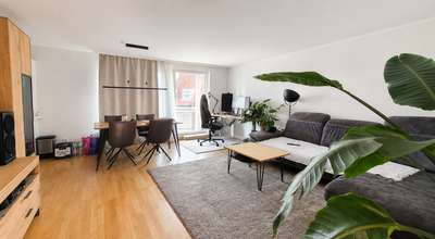 Moderner Wohnkomfort in Zentrumsnähe: 2 ZKB mit Balkon und TG-Platz