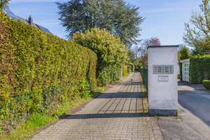 Freistehendes Zweifamilienhaus mit zwei Stellplätzen und Garage, am ruhigen Privatweg gelegen. – Die vollständige Adresse der Immobilie erhältst du vom Anbieter., 40489 Angermund, Düsseldorf – Vorschaubild 2