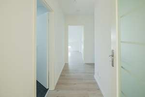 Helle Dachwohnung im Altbau - frisch renoviert, Tageslichtbad, schickes Laminat/Vinyl - bezugsfertig – Oederaner Straße 14, 1159 Löbtau-Nord, Dresden – Vorschaubild 3