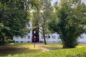 Befristet 3 Zimmer  Wohnung mit Balkon in Berlin-Zehlendorf