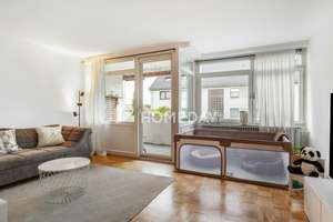Erbbauzins: Helle 3-Zimmer-Wohnung mit Loggia – ca. 76 Quadratmeter in der ersten Etage