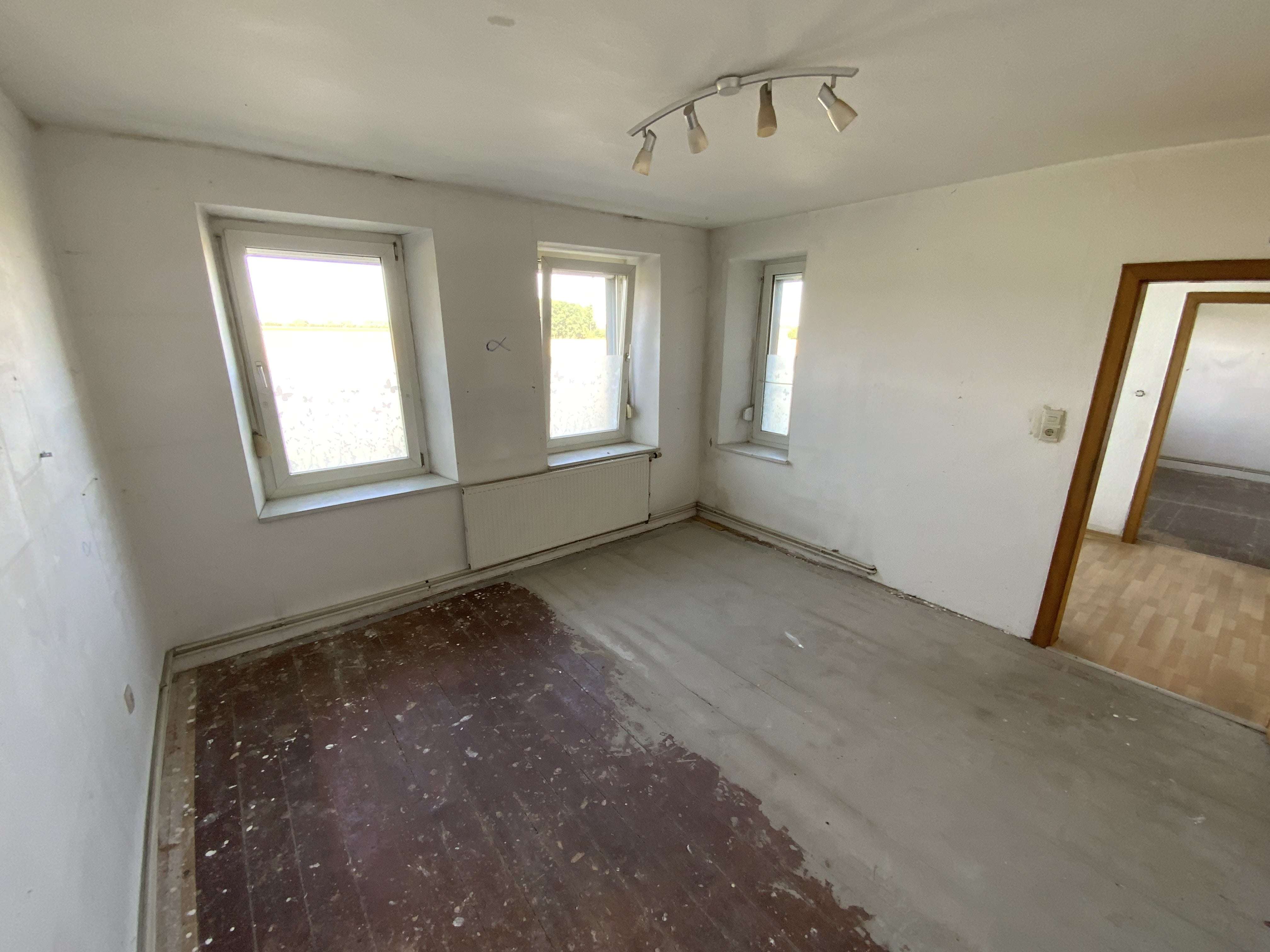 Immobilie in Lage - Sanierungsobjekt mit Charme und Potential



 - Bild 3