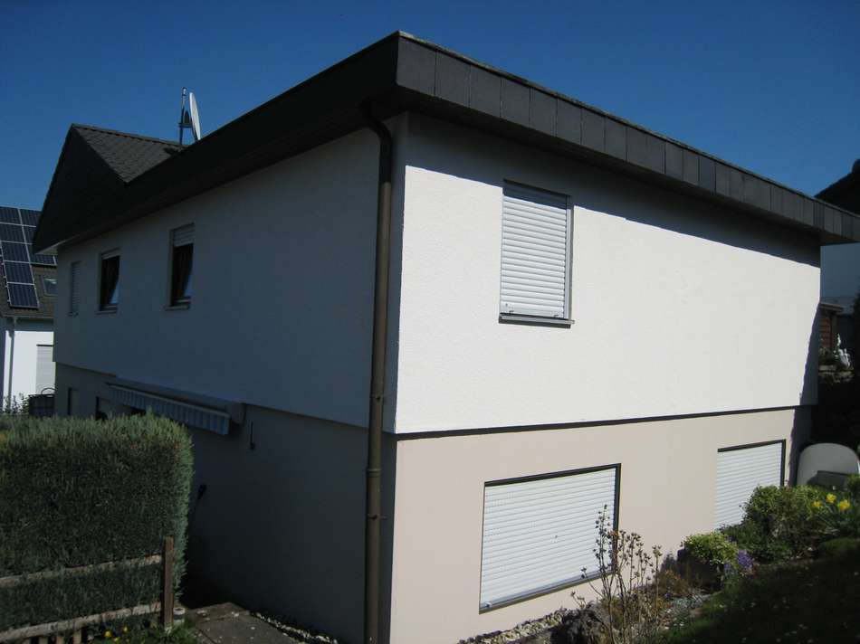 Hausansicht im Gartenbereich