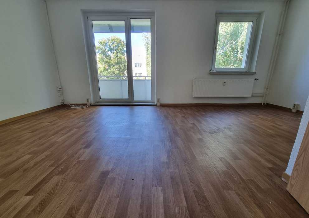 2-Zimmer-Wohnung mit Badewanne und Balkon