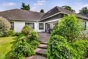 Bremen-Oberneuland: großzügiges freist. Einfamilienhaus mit 5 Zimmern, großem Grundstück und Garage – Die vollständige Adresse der Immobilie erhältst du vom Anbieter., 28355 Oberneuland, Bremen – Vorschaubild 2