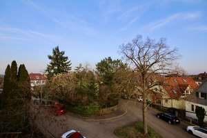 Sonniges 4-Familienhaus mit großen Südbalkonen in ruhiger und grüner Lage von S-Vaihingen – Die vollständige Adresse der Immobilie erhältst du vom Anbieter., 70563 Vaihingen-Mitte, Stuttgart – Vorschaubild 3
