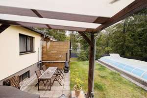 Traumhafte Wohnung in EFH mit Kamin, Garten, Pool, Wintergarten