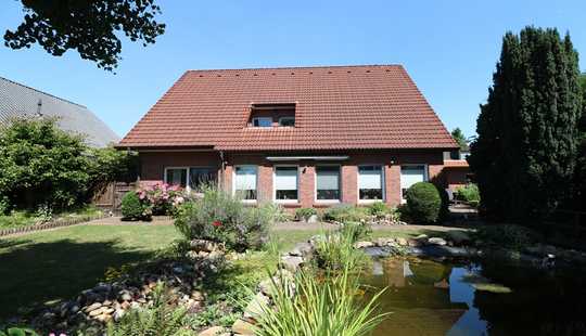 Bild von Stadtzentrales, schickes  Wohnhaus mit Garagenanbau, Carport und schönem Garten