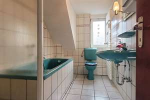 MANNELLA *Zentrale Lage mit Gartennutzung & Garage* Sonnige Dachgeschosswohnung in Troisdorf – Die vollständige Adresse der Immobilie erhältst du vom Anbieter., 53840 Troisdorf – Vorschaubild 7