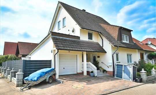 Großzügiges, top gepflegtes EFH mit Garten, Balkon & Dachstudio in Feldrandlage