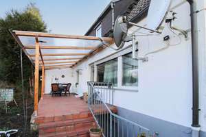 Gepflegte und laufend in Stand gehaltene Doppelhaushälfte mit schönem Garten in Elchingen – Die vollständige Adresse der Immobilie erhältst du vom Anbieter., 89275 Elchingen – Vorschaubild 1